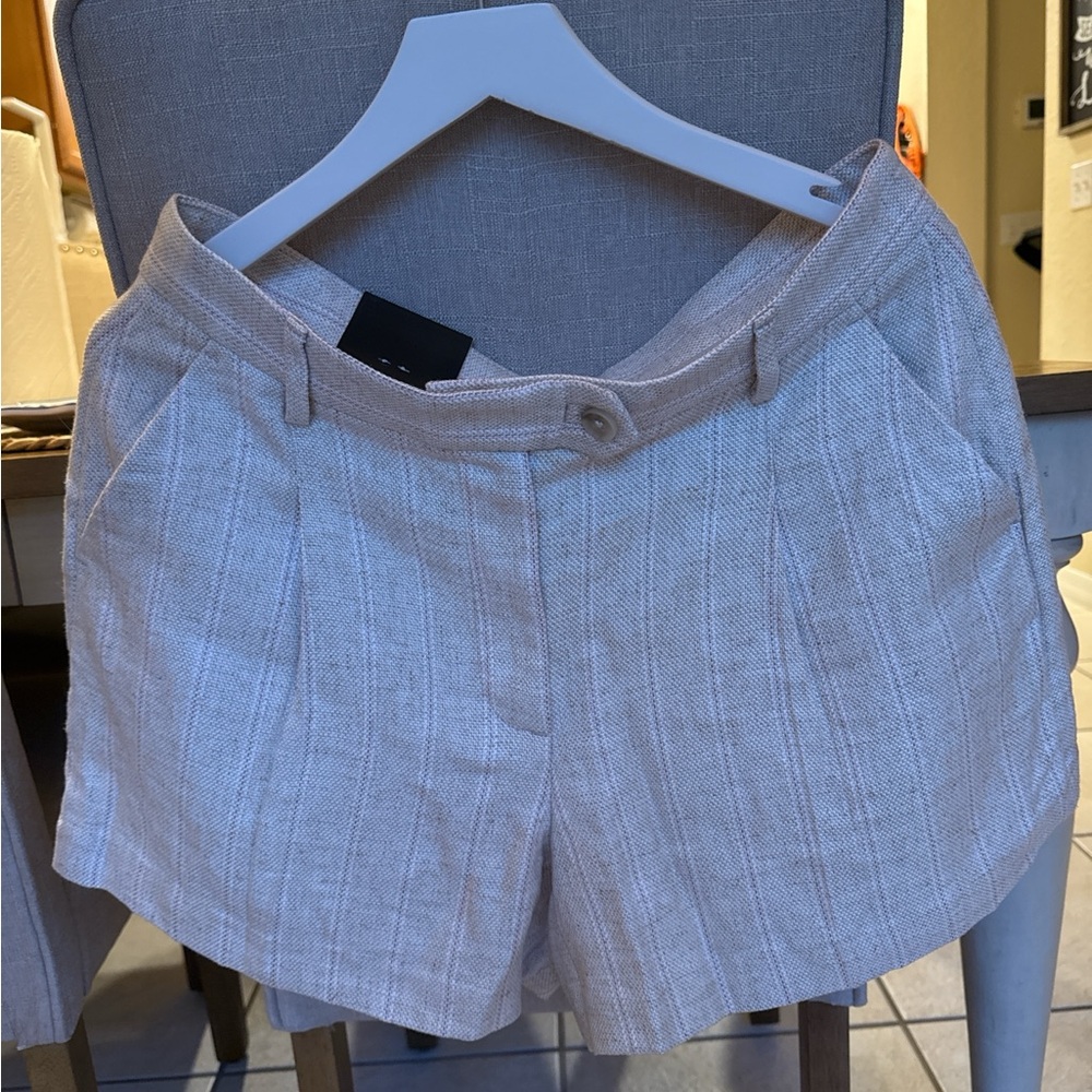 Banana Republic Cream Bermudas Relaxed Fit